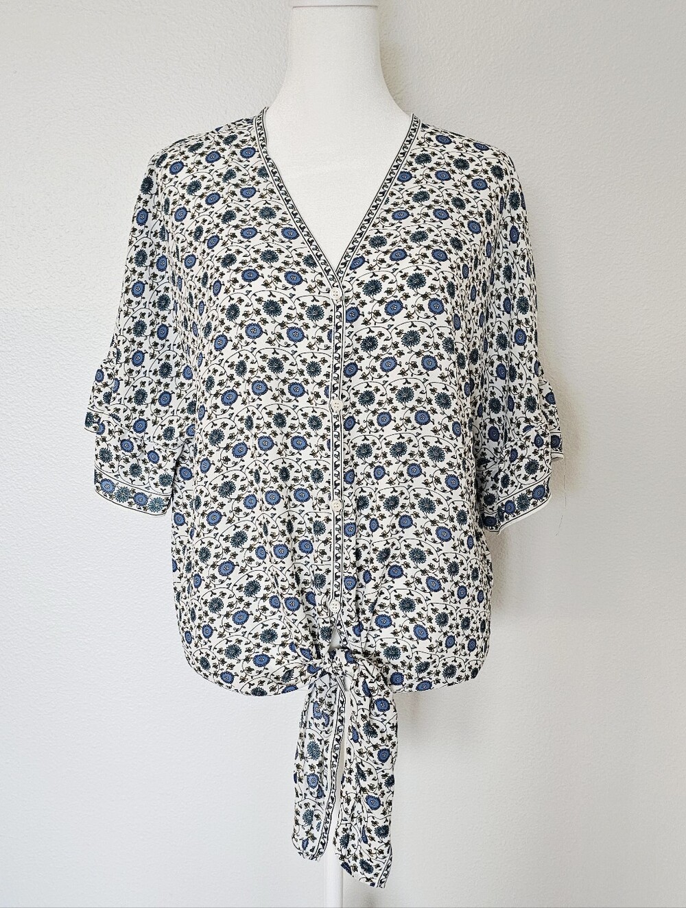 Max Studio Women's Floral V-Neck Tie-Front Blouse in Blue and White